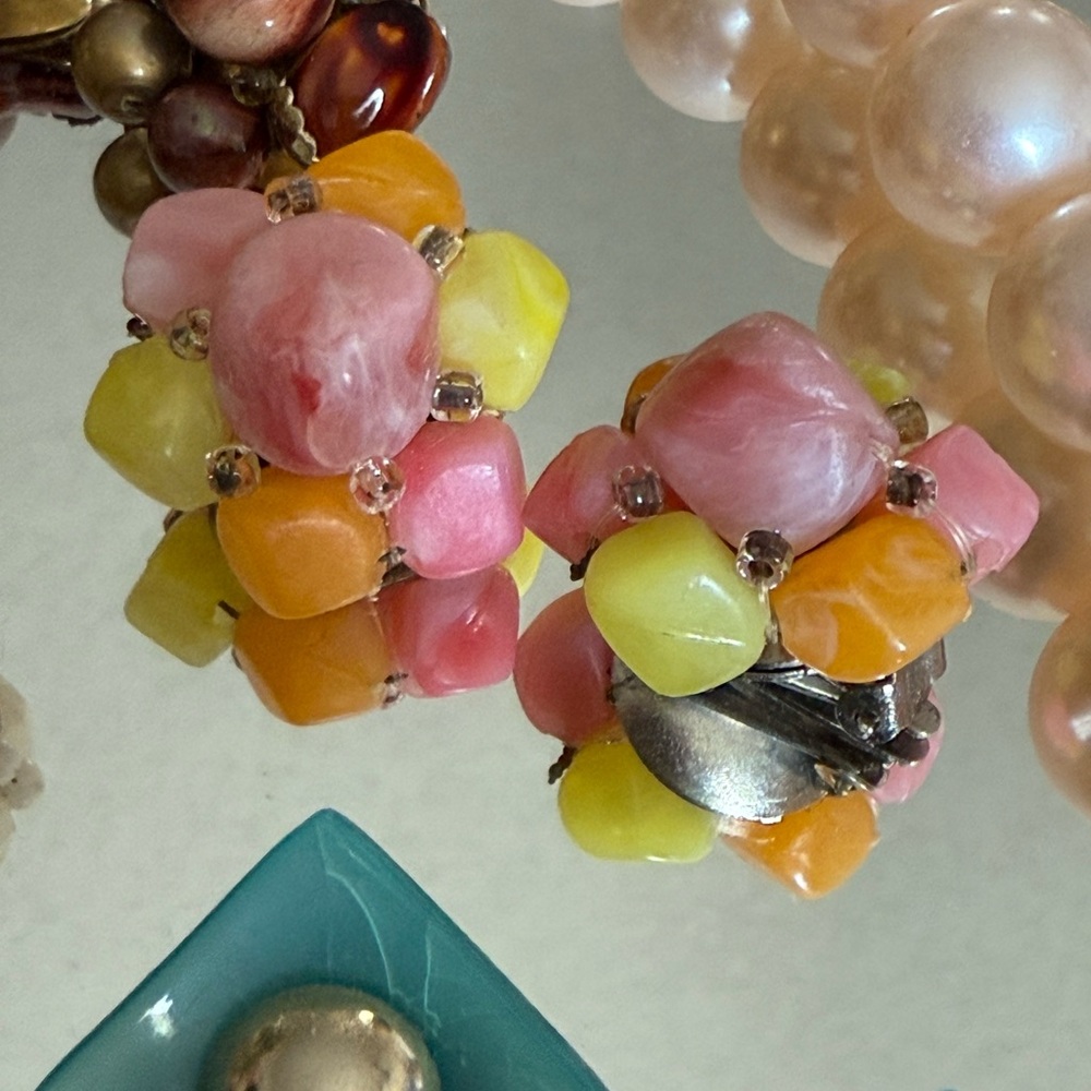 Vintage Clip Earring Bundle With Necklace - Picture 6 of 7